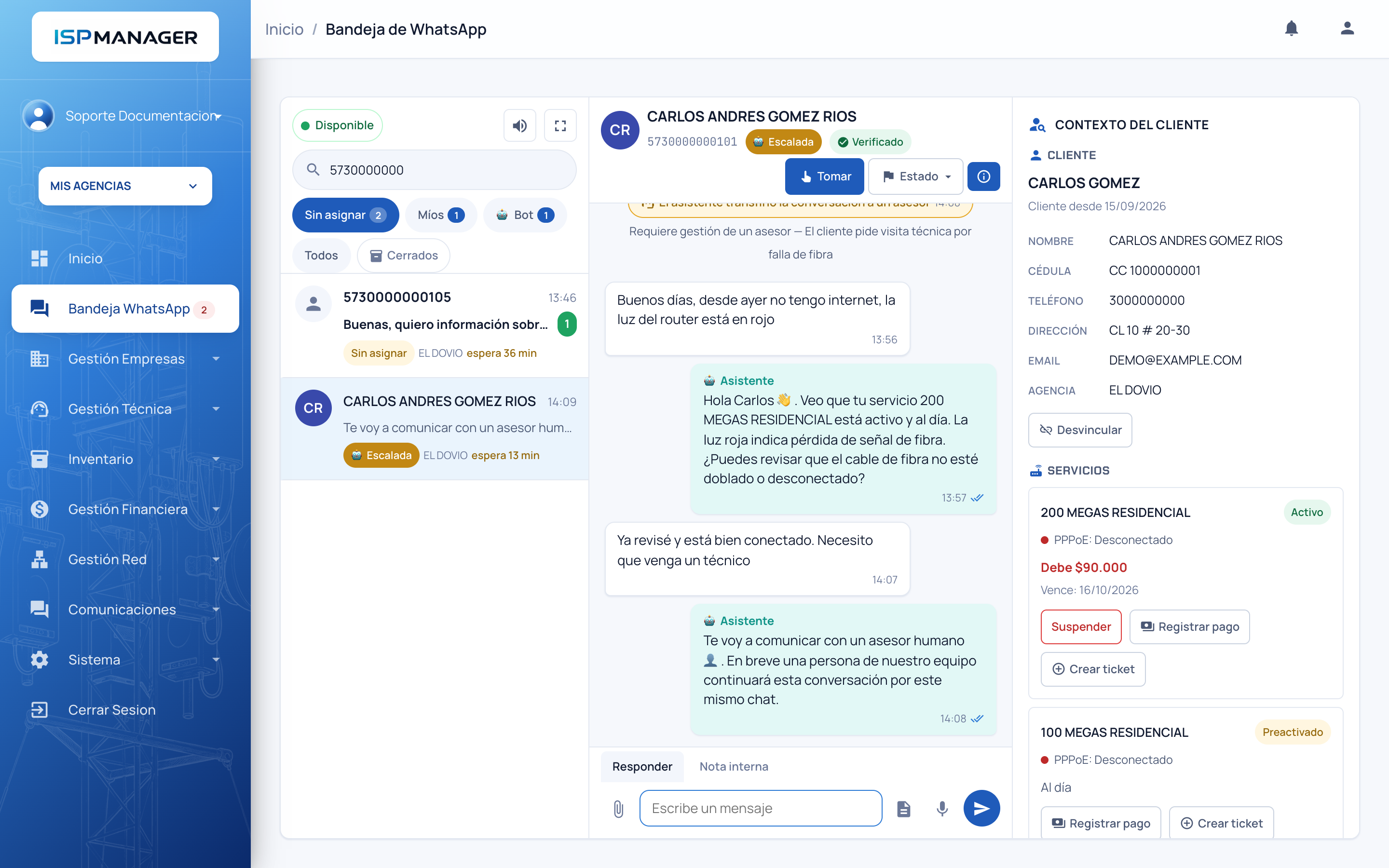 Bandeja de WhatsApp con la lista de conversaciones a la izquierda, la conversación en el centro y el contexto del cliente a la derecha